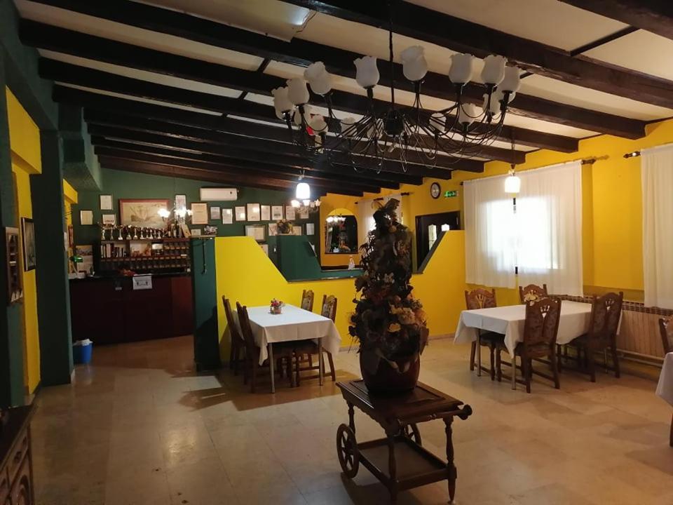 Bed and Breakfast Sulentic Sobe I Restoran à Virovitica Extérieur photo