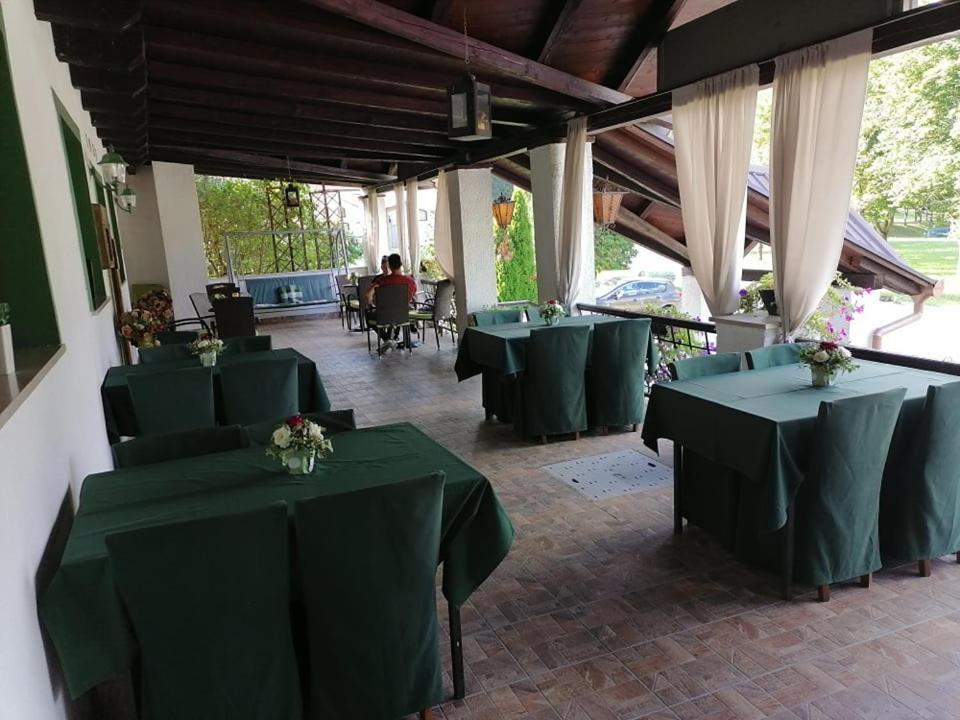 Bed and Breakfast Sulentic Sobe I Restoran à Virovitica Extérieur photo