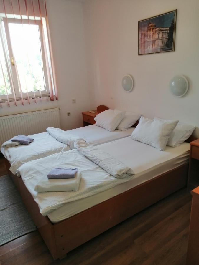 Bed and Breakfast Sulentic Sobe I Restoran à Virovitica Extérieur photo